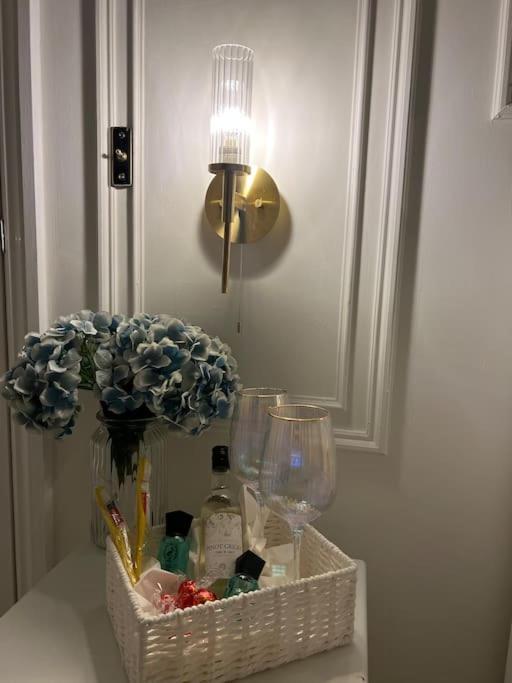 Victorian Stay In Ocean Village Southampton Exteriör bild